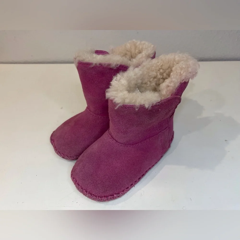 UGG Baby’s Caden Snow Pink Booties‎ with Cozy Lining Size 4/5